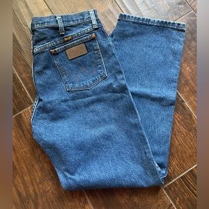 Men’s Wrangler 34X30 Dark blue denim jeans. Great buy!!!! 👍🏼
